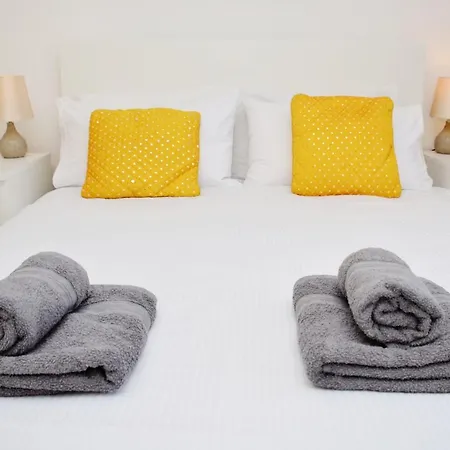 33Sm Dreams Unlimited Serviced Accommodation- Staines - Heathrow Stanwell Exterior photo
