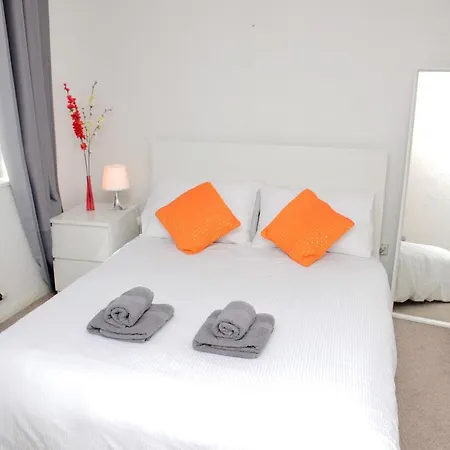 33Sm Dreams Unlimited Serviced Accommodation- Staines - Heathrow Stanwell Exterior photo