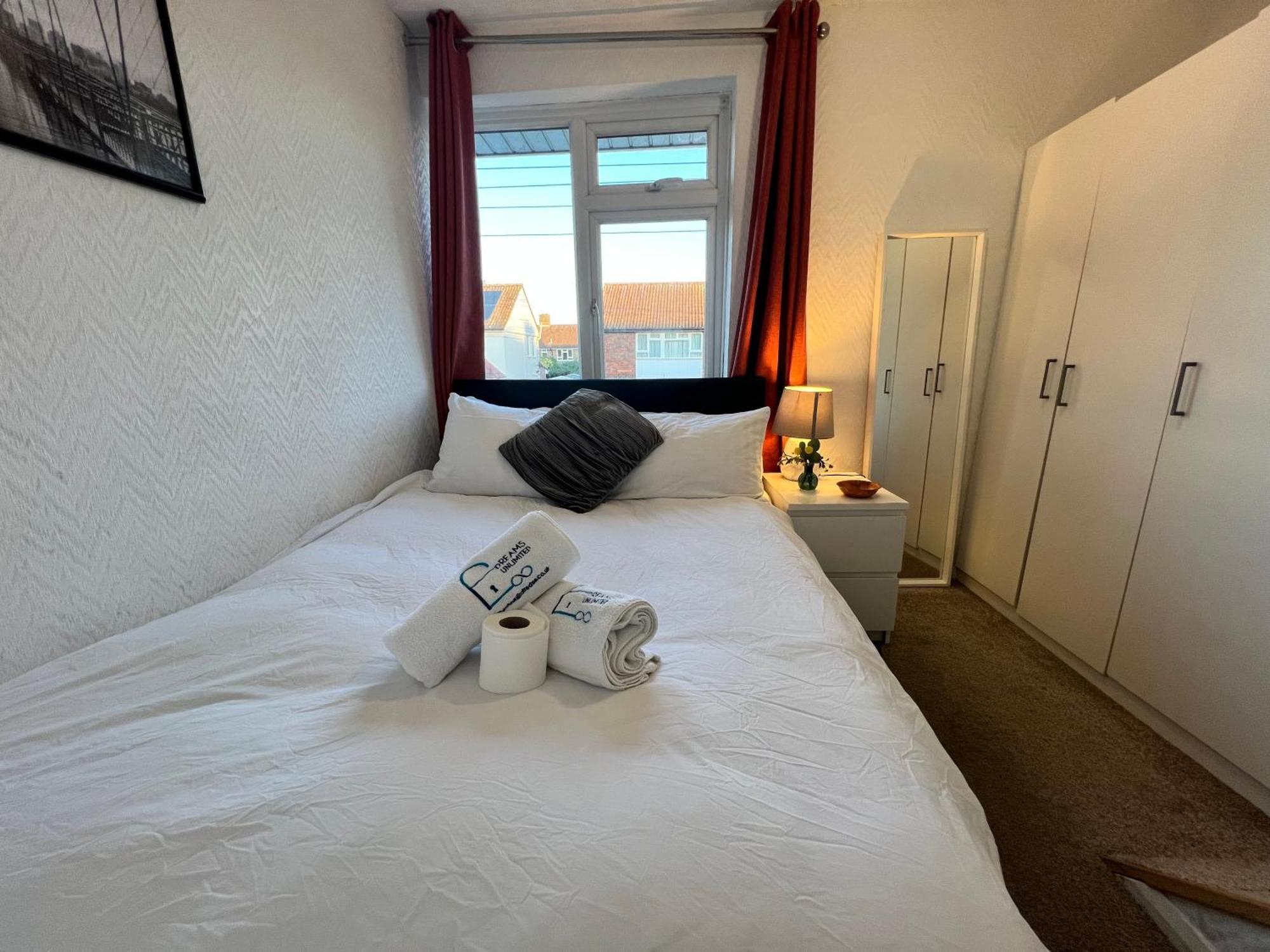 33sm Dreams Unlimited Serviced Accommodation- Staines - Heathrow Stanwell
