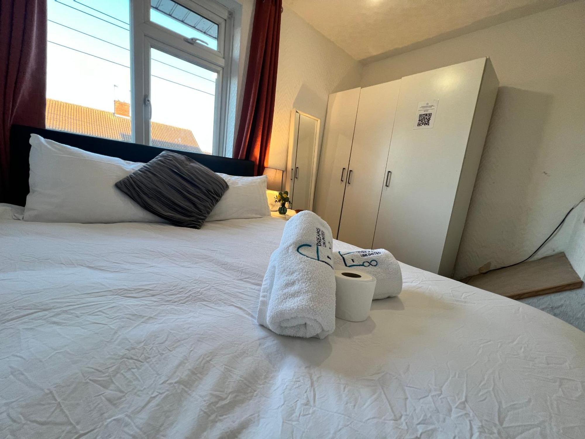 33sm Dreams Unlimited Serviced Accommodation- Staines - Heathrow